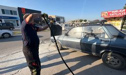 Çorum’da otomobilde çıkan yangını vatandaşlar söndürdü