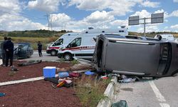 Çorum'da can pazarı: Kavşaktaki şiddetli çarpışmada ticari araç takla attı