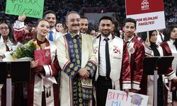 Hitit Üniversitesi'nde mezuniyet coşkusu: Binlerce öğrenci kep attı