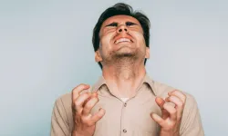 Sık sık öfkelenenler dikkat: Tek bir anlık sinir vücudunuzu korumasız bırakıyor!