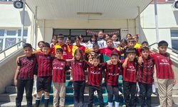 Öğretmen Mukadder Akaydın İlkokulu’nda Çorum FK sevinci yaşandı