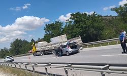 Otomobil TIR’a Çarptı: 4 Yaralı