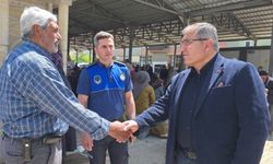 Ahmet Bahadır Ünlü sebze pazarında esnaf ve vatandaşlarla buluştu