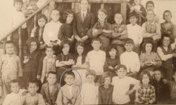 1940’ların okul karesinde merhum Dr. Rıfat Patır hatırası