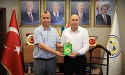 Çetin Bulut’tan Başkan Arslan’a kitap hediyesi