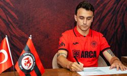 Gökhan Sazdağı resmen Kırmızı-Siyahlı formayı giydi