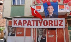 Oğuzlar CHP binasına “Kapatıyoruz” afişi asıldı