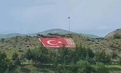 Kaledere’de Tepeye Türk Bayrağı Çizildi