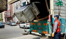 İskilip’te çöp konteynerleri yıkanarak dezenfekte ediliyor