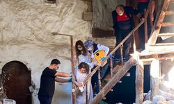 Kendisinden haber alınamayan kadın evinde yarı baygın bulundu