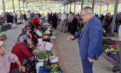 Başkan Ünlü, sebze pazarında esnaf ve vatandaşlarla buluştu