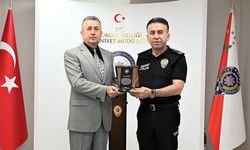 Emekli olan Hasan Özuğur’a plaket ve onur belgesi