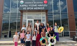 Kur’an Kursu öğrencileri yüzme havuzunda ağırlandı