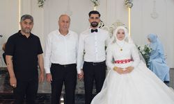 Başkan Şerif Arslan, Emirhan Gül ve Ayşenur çiftinin düğününe katıldı