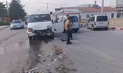 Çekici, minibüsle çarpıştı: 2 yaralı