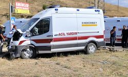 Çorum'da ambulans ile pikap çarpıştı: 5 yaralı