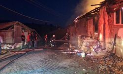 İskilip’te yangın iki evi kullanılamaz hale getirdi