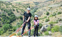 Babasıyla dik kayalara meydan okuyor: Daha 7 yaşında
