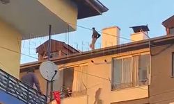 Çorum’da yürekleri ağza getiren anlar: Çatıya çıktı