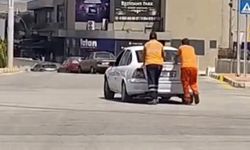 Çorum’da yolda kalan sürücünün yardımına temizlik işçileri koştu