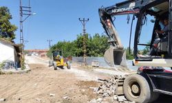 İsmetpaşa Mahallesi Savak Yolu’nda sıcak asfalt hazırlığı başladı