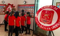 Çorum’da koruma altındaki çocuklardan şehitliğe anlamlı ziyaret