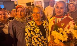Semra Akyüz Akdağ, dünya şampiyonu Özdenur Özmez’in sevincine ortak oldu
