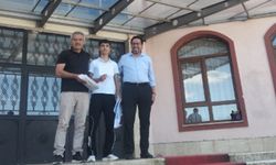 Mecitözü’nde umre ödüllü bilgi yarışmasında dereceye giren öğrenciler ödüllendirildi
