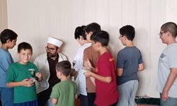 Hayırsever iş insanından Kur’an kursu öğrencilerine dondurma ikramı