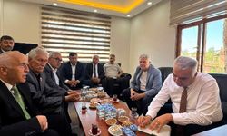 Ahlatcı’dan ilçelerin sorunlarını dinliyor