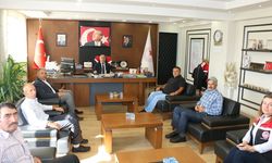 Organik çilek üreticileri Hasan Taş ile görüştü