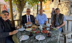 Ahlatcı, Bayat Mahallesi’nde kimlerle buluştu? Neler konuştu?