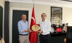 Hayırsever Şaban Kabalak’a Kaymakam Polat’tan plaket