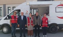 Alaca’ya kayıt için gelen öğrencilere Kızılay’dan ikram