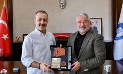 Ödüllü yazar Mehmet Öztürk’ten Başkan Aşgın’a ziyaret