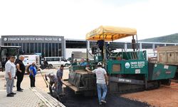 Osmancık’ta Kapalı Pazar Yeri önünde sıcak asfalt çalışması başladı
