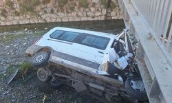 Diyaliz hastası nakil aracı çaya uçtu: 6 yaralı