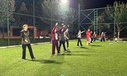 Vatandaşlar parkta buluşup sağlıklı yaşam için egzersiz yaptı