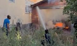 Evin bitişiğindeki yapıyı alevler sardı! Ana binaya sıçramadan son anda durduruldu