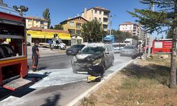 Freni boşalan ticari araç otomobile daldı!