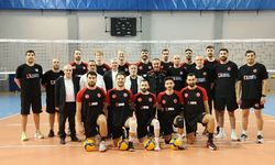 Muhsin Dere’den Sungurlu Belediyesi Voleybol Takımı’na turnuva öncesi moral