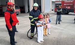 Minik öğrenciler itfaiyecileri yakından tanıdı
