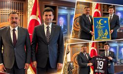 Ahmet Yiğit Yıldırım’a Arca Çorum FK Forması hediye edildi