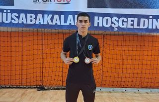 Bursa Büyükşehir Belediyesporlu Mert'ten çifte madalya