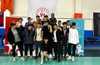 Osmancık Sağlık Meslek Lisesi bilek güreşinde 41 madalya aldı
