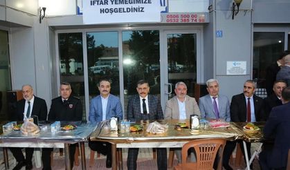 Çorum protokolü esnafla iftar yaptı