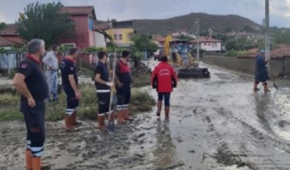 Sungurlu’da sel felaketi sonrası temizlik çalışmaları başladı