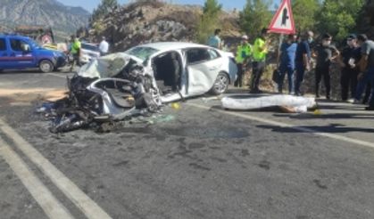 Polis memuru ve oğlu feci kazada can verdi