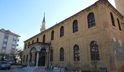 Çorum Ulu Camii asırlara meydan okuyor