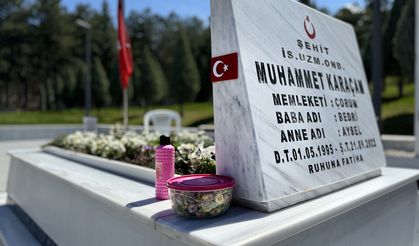 Bayramın en hüzünlü ziyareti: Çorum Şehitliği’nde kabirlere şeker bırakıldı